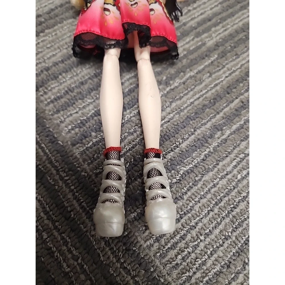 EVER AFTER HIGH HAT TASTIC PARTY‎ APPLE WHITE DOLL
